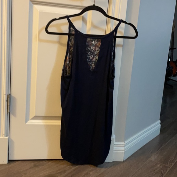 Woman medium strappy tank top - Picture 2 of 2